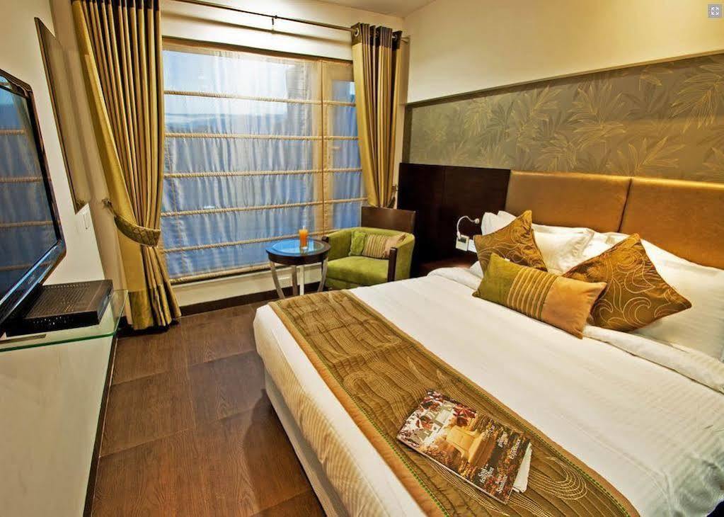 Green Leaves Hotel Hyderabad Bagian luar foto